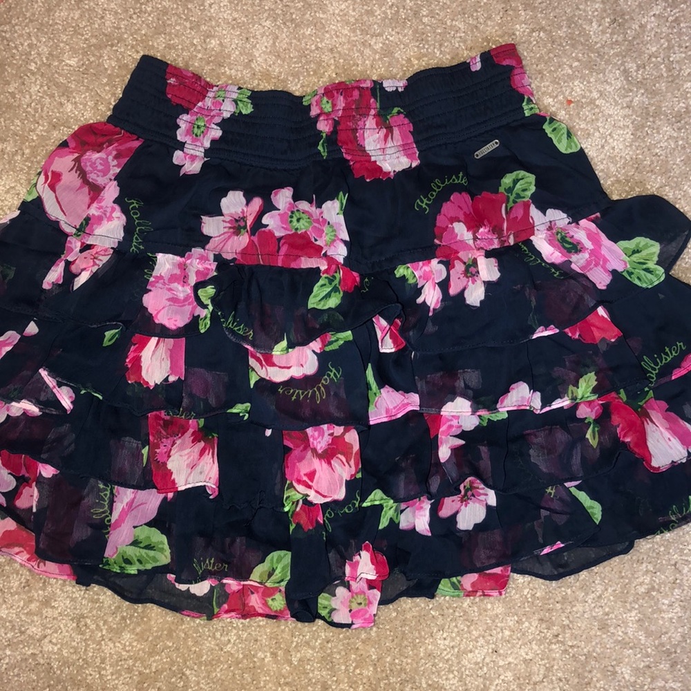 Hollister navy blue/black and pink floral skirt
